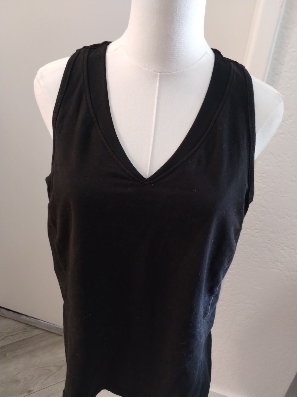 Athletic Works Black V-Neck Women's Tank Top